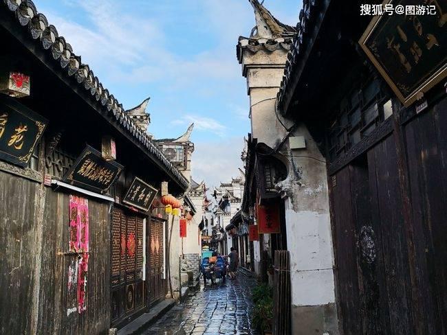 七个女生并且她们都有男朋友其中有一个女生的男朋友死了求动漫名称游戏画面