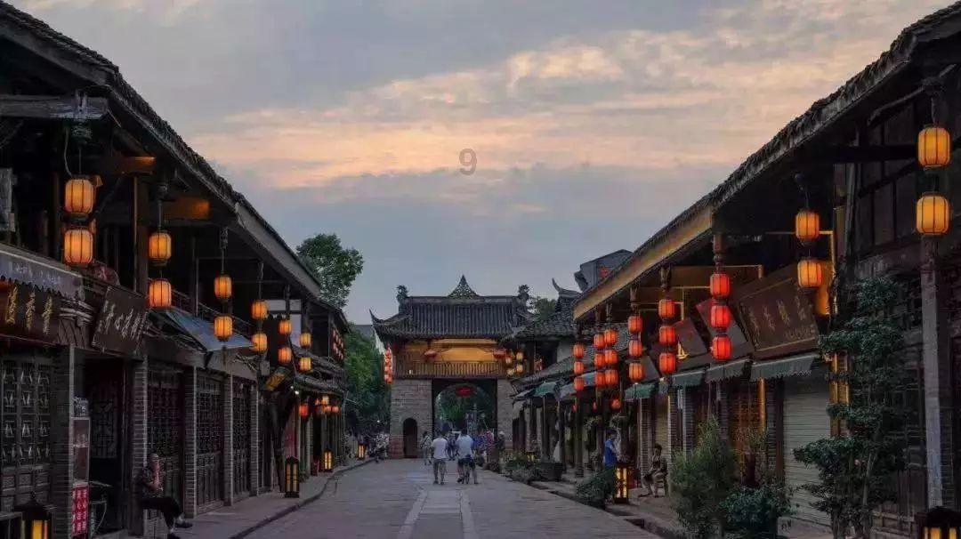 “链”指千亿产业集群 “智”造赋能光伏领跑
